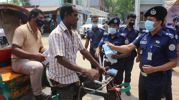 করোনা ভাইরাস প্রতিরোধে বিভিন্ন কার্যক্রম চালাচ্ছে পিরোজপুর জেলা পুলিশ