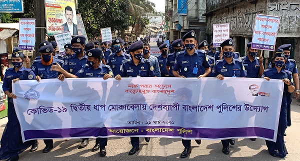 পিরোজপুরে দ্বিতীয় ধাপে করোনা মোকাবেলায় সচেতনা জন্য র‌্যালী, মাক্স, লিফলেট বিতরণ ও পথসভা করেছে জেলা পুলিশ