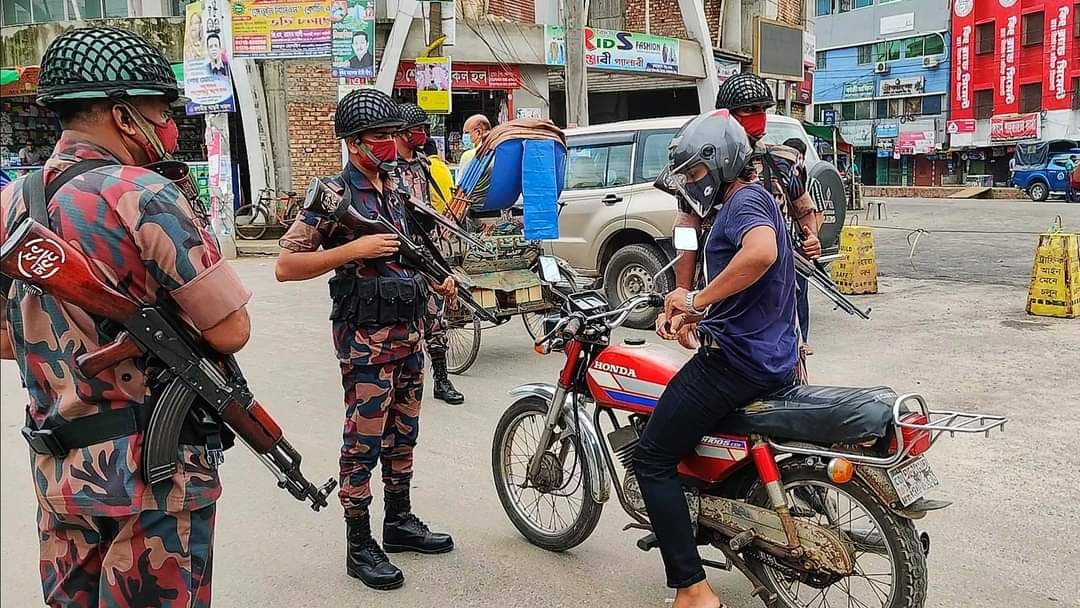 লকডাউ‌নে খুলনায় ক‌ঠোর অবস্থা‌নে প্রশাসন