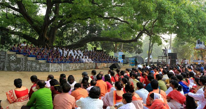 বর্ষবরণের উৎসবে মেতেছে সারাদেশ