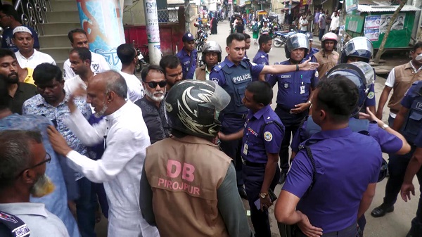 জিয়াউর রহমান এর ৪১তম শাহাদাৎ বার্ষিকী উপলক্ষে পিরোজপুরে আলোচনা সভা ও দোয়া অনুষ্ঠানে হামলার অভিযোগ