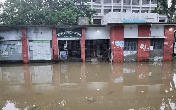 একদিনের বৃষ্টিতে তলিয়ে গেছে ডুমুরিয়া সাব-রেজিস্ট্রি অফিস